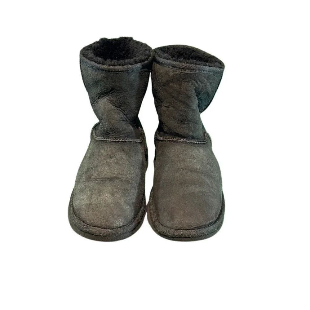 UGG Classic Short II Black Suede‎ Boots 1017703K Gradeschool Size 6 Kids